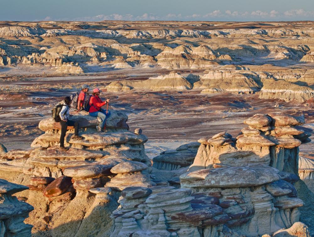 Hikers look out out into the distance at the Ah-shi-sle-pah wilderness