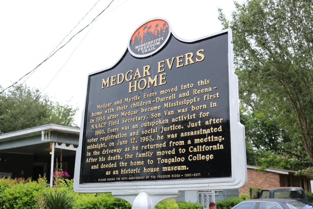 Sign reading "Mississippi Freedom Trail" and "Medgar Evers home" in front of Medgar and Myrlie Evers National Monument, Mississippi